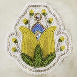 Kasenniyostah Lauren Williams, reader, beadwork, jewelry, Indigenous Artist, First Nations, Indigenous Arts Collective of Canada, Pass The Feather