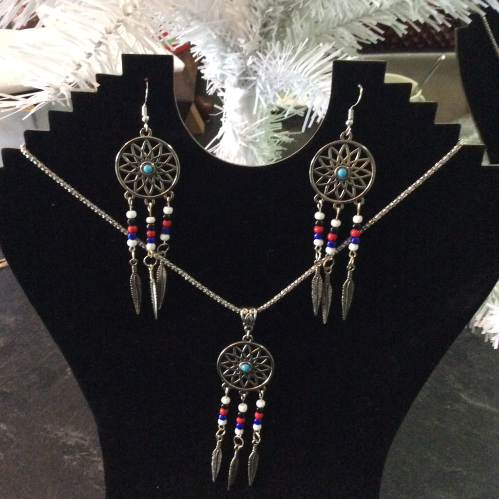 Sharon Robinson, craft maker, crafts, jewelry, jewelry maker, dreamcatchers, sterling silver, Indigenous Artist, First Nations, Indigenous Arts Collective of Canada, Pass The Feather