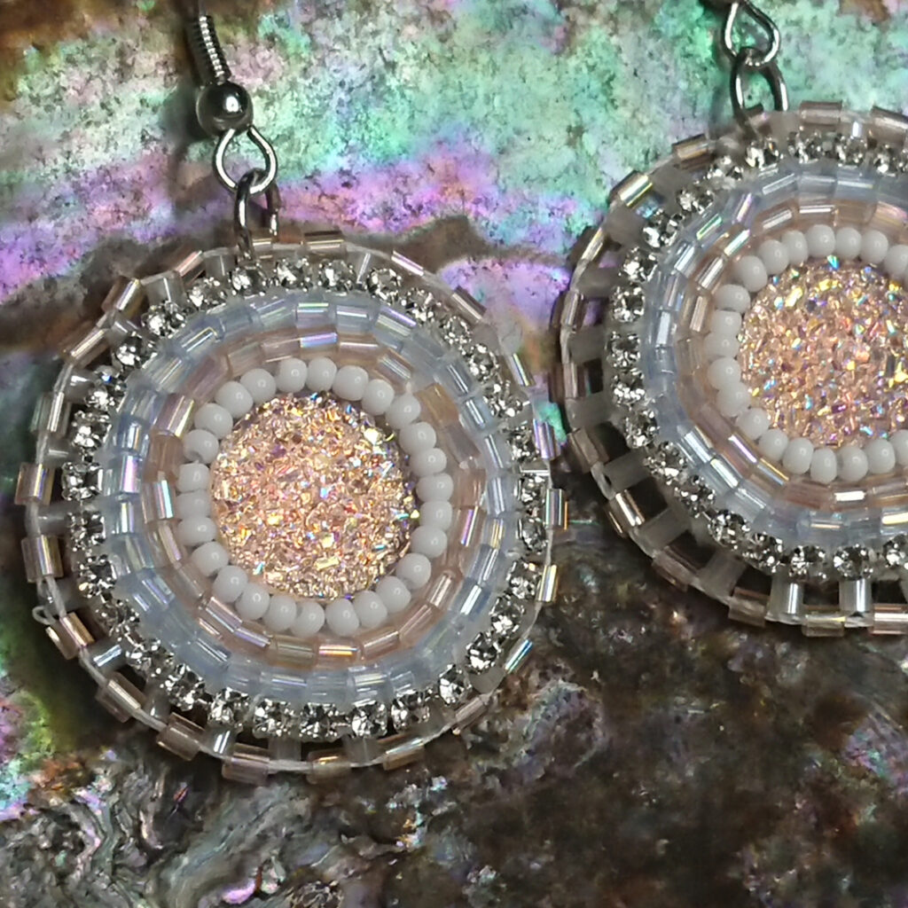 Judi Quackenbush, bead work, jewelry, crafts, medicine bags, Indigenous Artist, First Nations, Indigenous Arts Collective of Canada, Pass The Feather