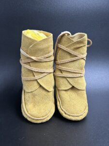 Kaysun Oke - Pair of tall baby moccasins