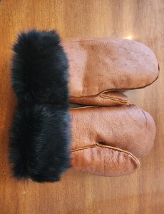 Jeanine Bruinsma-Cree:Born-brown-mitts