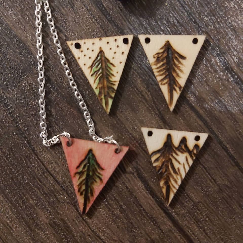 Cheyenne McGinnis, beadwork, beader, pyrography, painting, painter, leatherwork, fine art, Indigenous Artist, First Nations, Indigenous Arts Collective of Canada, Pass The Feather