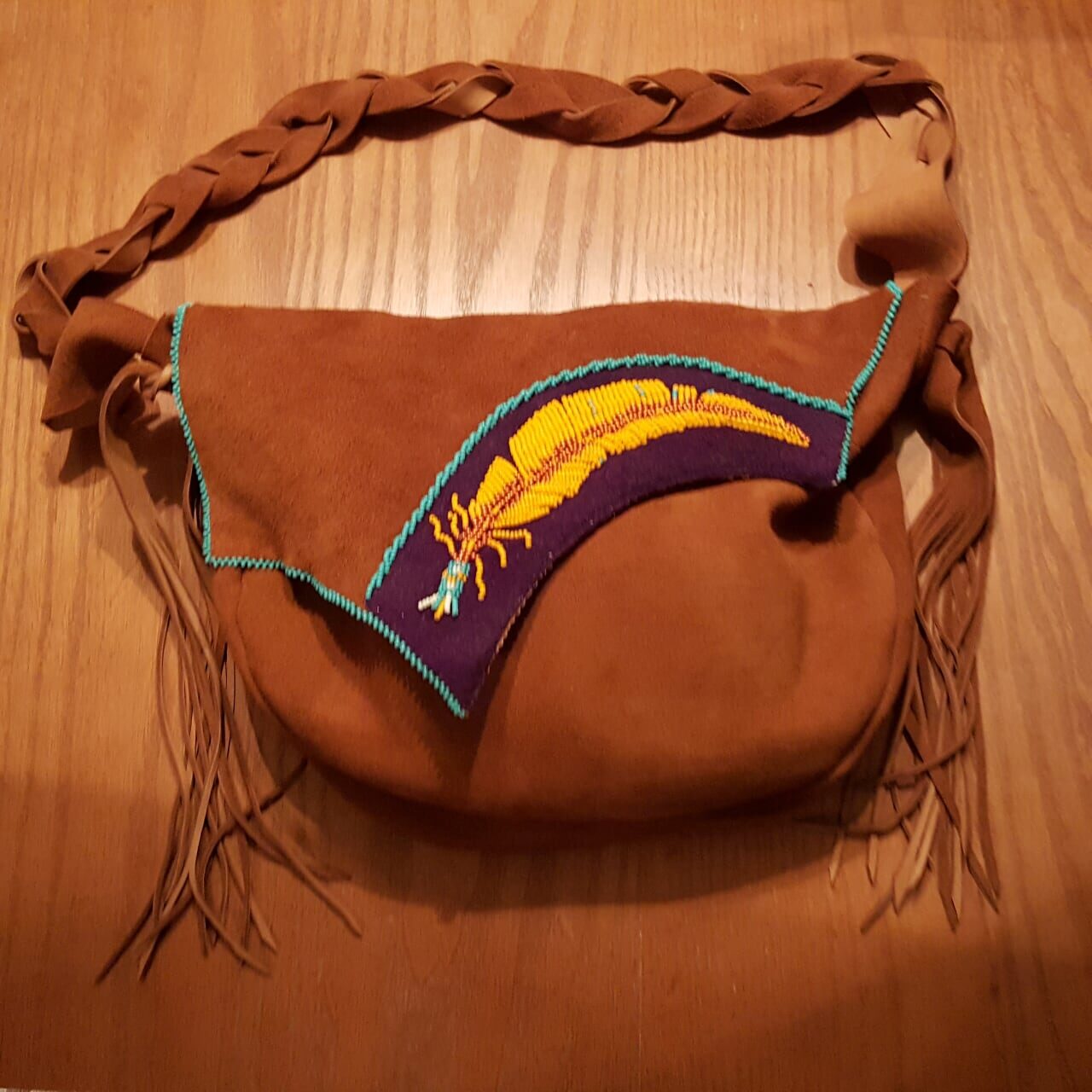 Beth Queau, crafts, beadwork, feathers, medicine bags, jewelry, pop sockets, keychains, purses, Indigenous Artist, First Nations, Indigenous Arts Collective of Canada, Pass The Feather