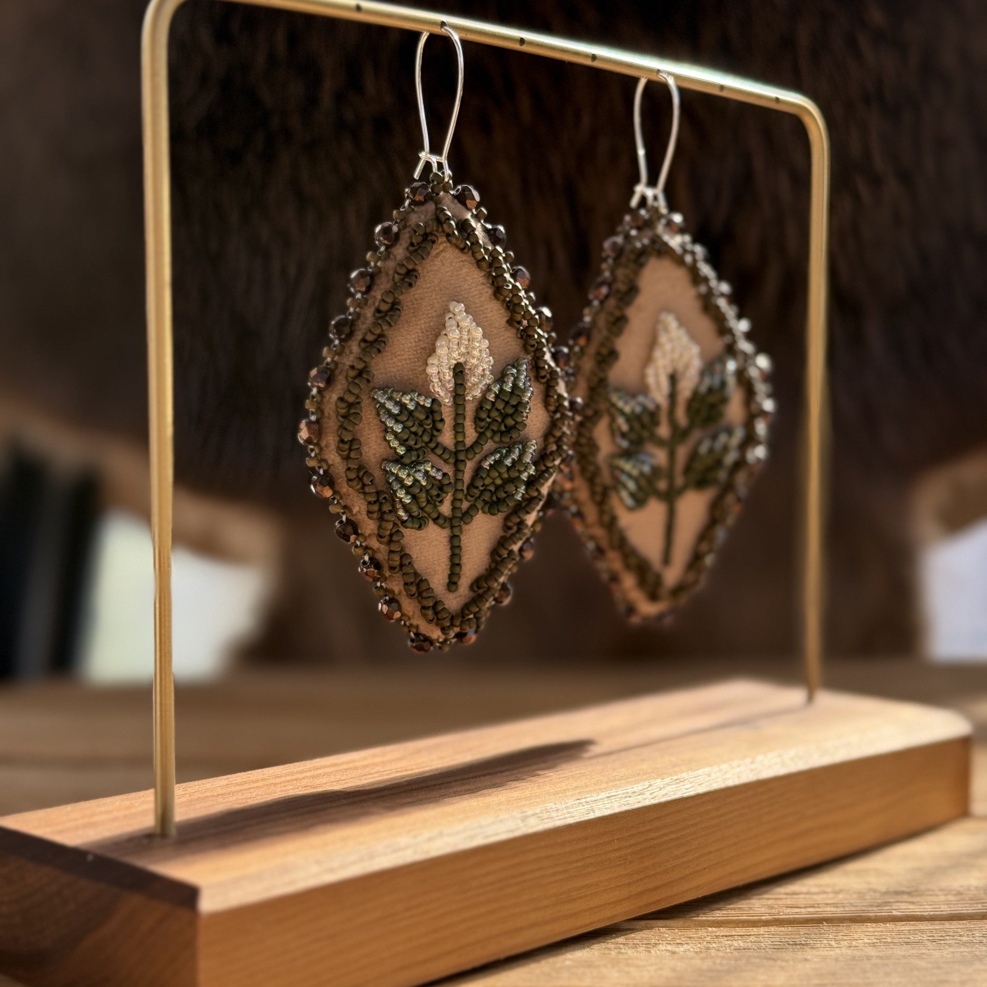 Ashley Thompson | Kahionhatatie Beadwork - Earrings