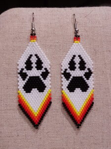 Jennifer Bowles, beadwork, beader, handmade, Indigenous Artist, First Nations, Indigenous Arts Collective of Canada, Pass The Feather